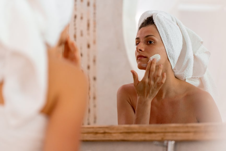 Anti-Aging Hautpflege: Warum die richtige Reinigung der Schlüssel zu jugendlicher Haut ist