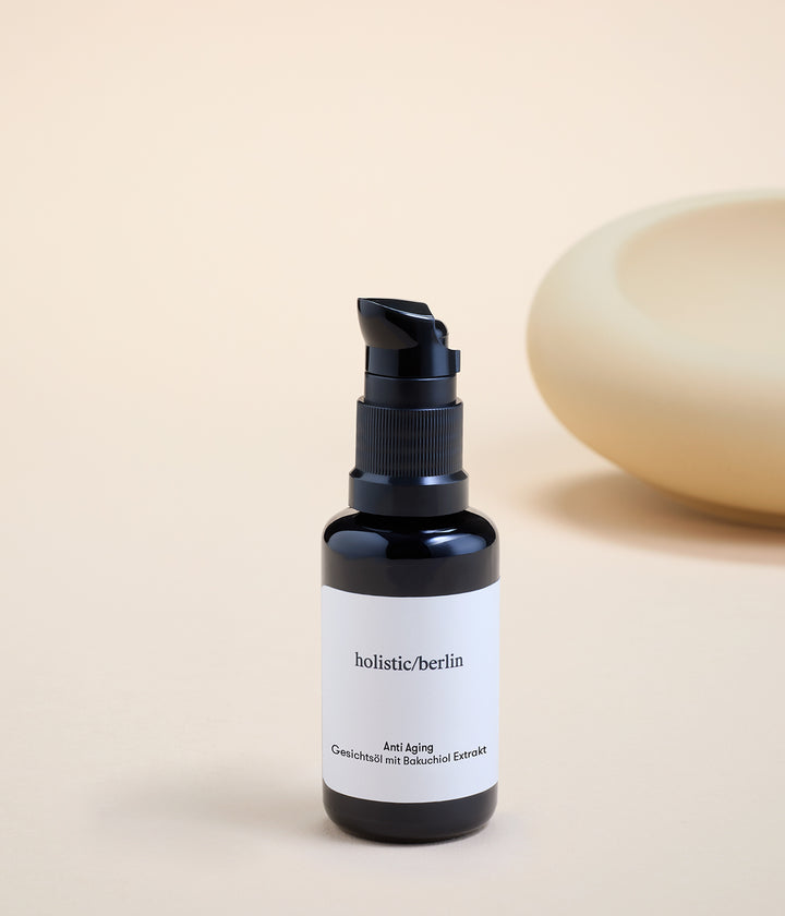 Anti-aging facial oil with Bakuchiol extract