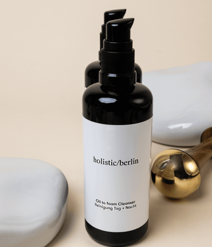 Oil to foam Cleanser