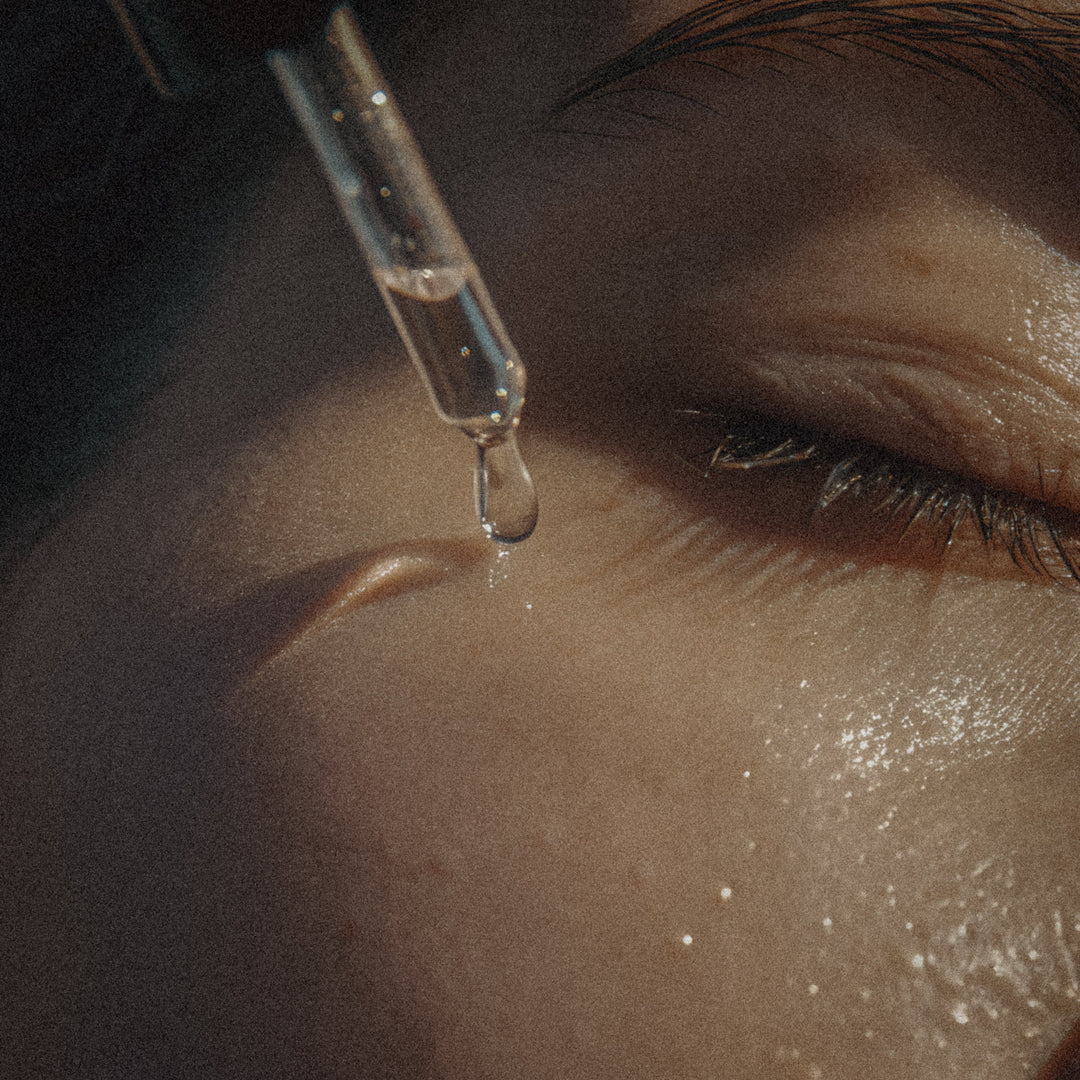 Rosazea ohne Cortison behandeln – Vergleich gesunde Hautbarriere versus durch Cortison geschädigte Haut mit erweiterten Äderchen und Hautatrophie