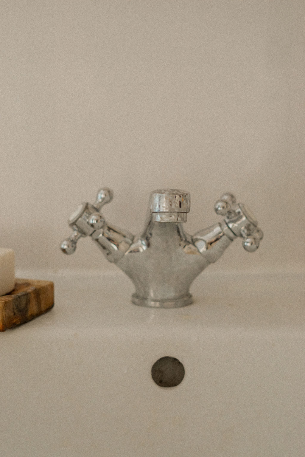 Warum dein Cleanser das größte Problem deiner Hautpflege sein könnte — und du es nicht weißt